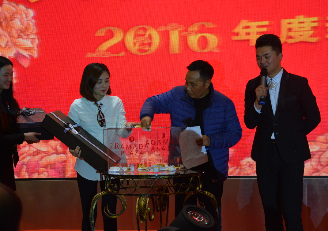 乘风破浪 逐梦远航 金狮贵宾会_尊贵显赫制药举行“大金狮贵宾会_尊贵显赫 新征程”新春年会2.png